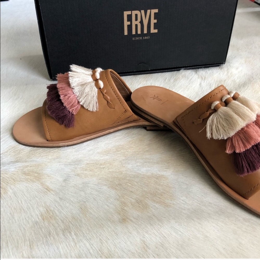 NIB Frye Riley Tassel Slide in Tan - Picture 6 of 7